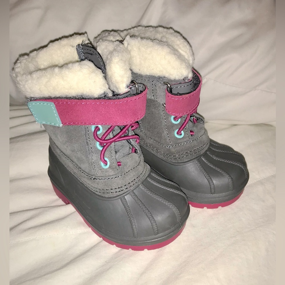 Cat & Jack all weather boots size 5 big G.Pink, grey,teal,white fur. Hardly worn
